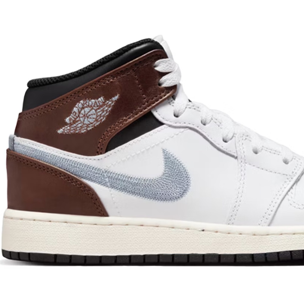 Air Jordan 1 Mid SE (GS) Size 5.5 Youth